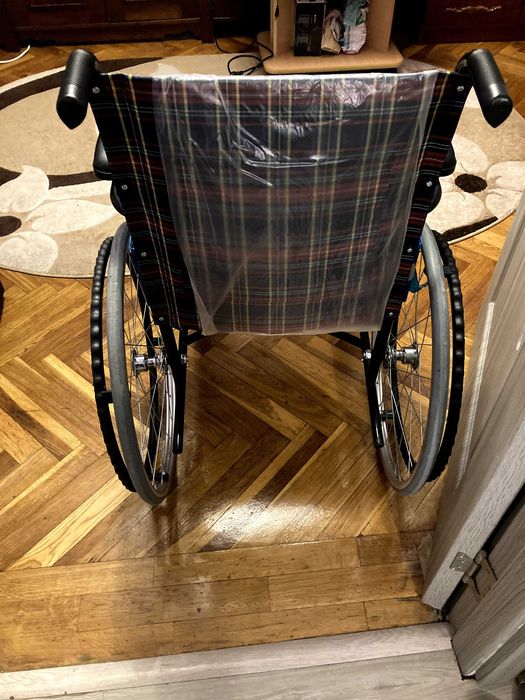 Scaun cu rotile nou, pliabil, nefolosit- stare impecabila