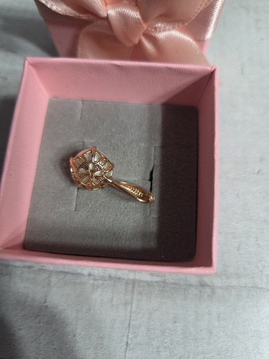 Золотая подвеска с жемчугом