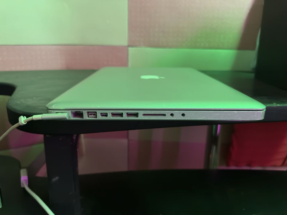 Macbook pro 2012 sotiladi