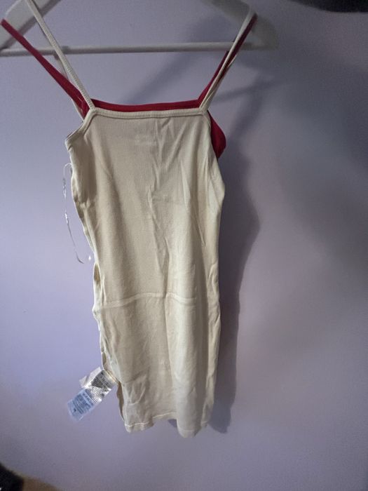 Две рокли червена и бежава хс размер