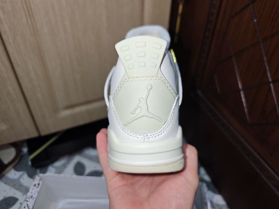 Jordan 4 gold white