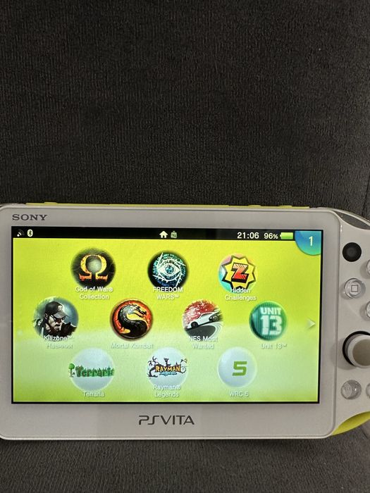 PS Vita 2000 прошитая