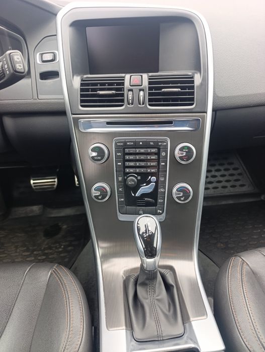 Volvo XC60 automat/ 2.0 diesel/ 190 cp/ Euro 6/ ÎNMATRICULATĂ