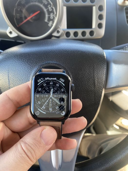 Продается часы коробка зарядник все в копоекте+еще один ремень