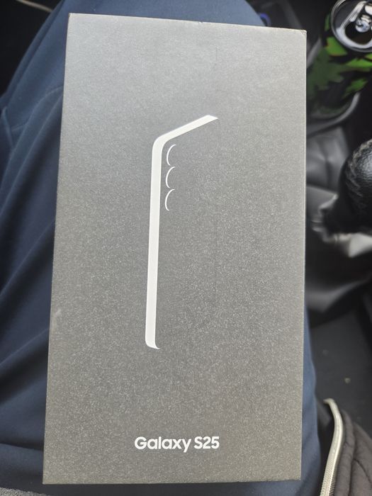Продам самсунг S25 срочно