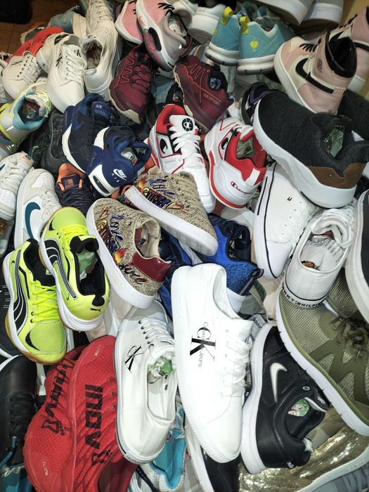 De vânzare încălțăminte sport sh