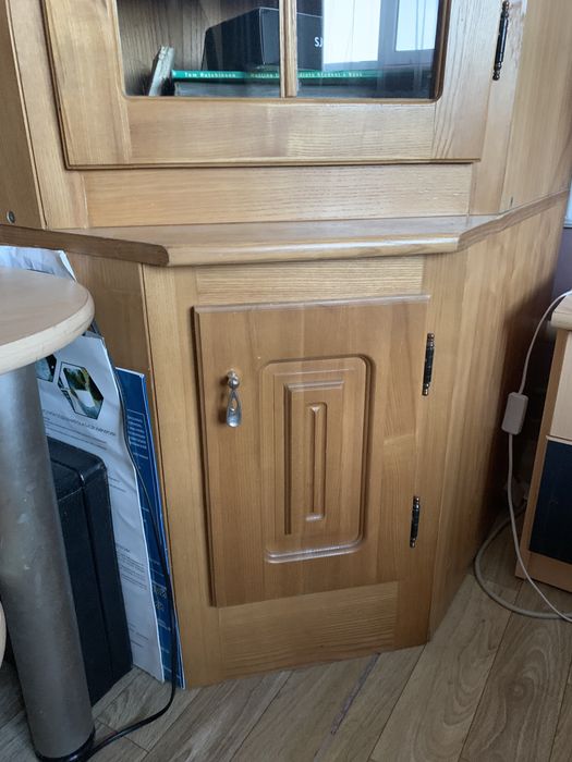 Шкаф витрина деревянный