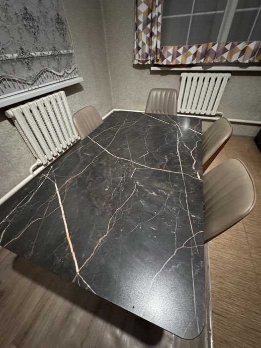 Продам кухонный стол