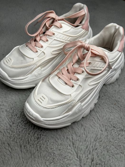 Супер леки бели маратонки!