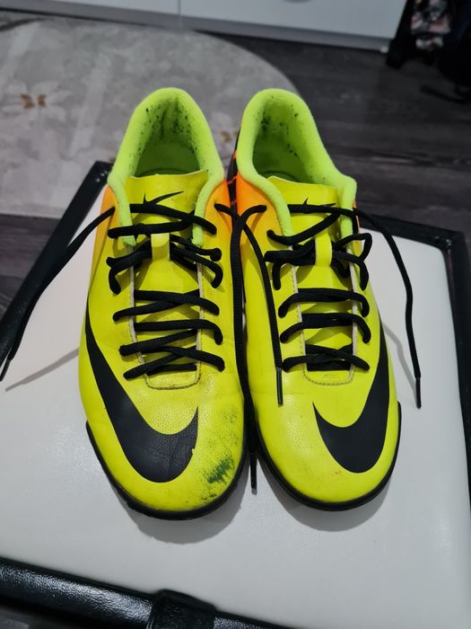 Ghete fotbal Nike Mercurial uzate