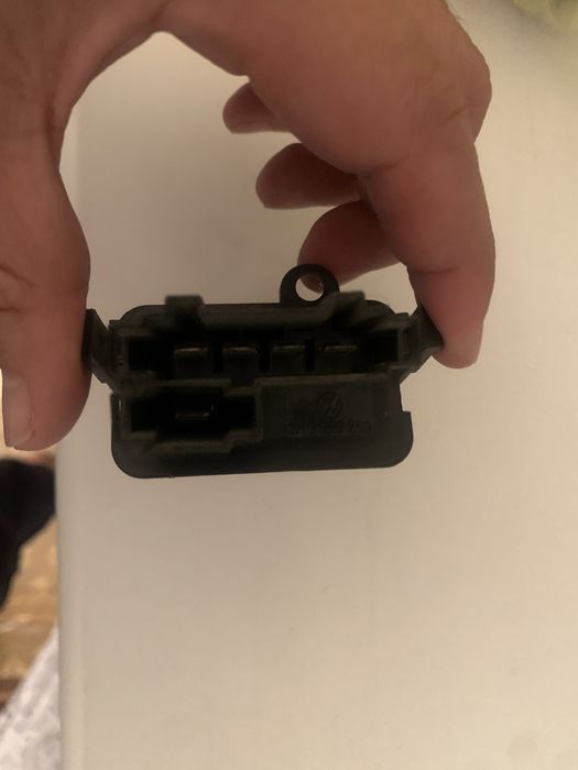 Резистор  отопителя  на Гольф 3