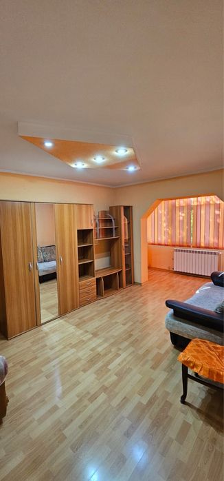 Inchiriez apartament cu doua camere decomandate Micro 21,etaj 2/4,mobilat si utilat