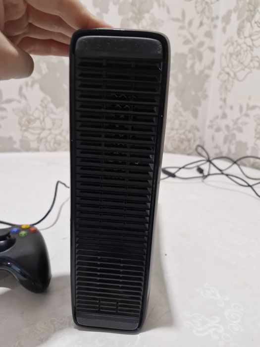 Xbox360 slim в хорошем состоянии