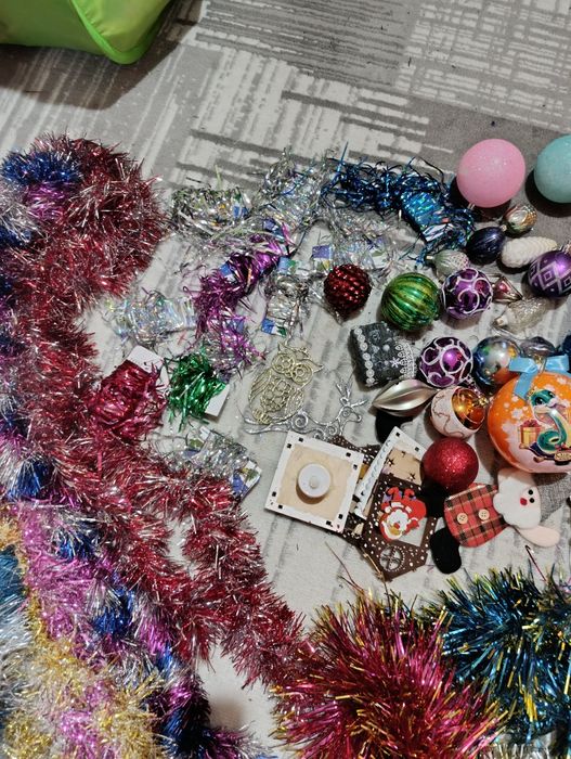 Ёлочные игрушки и новогодние украшения. За всё 30 тыс.