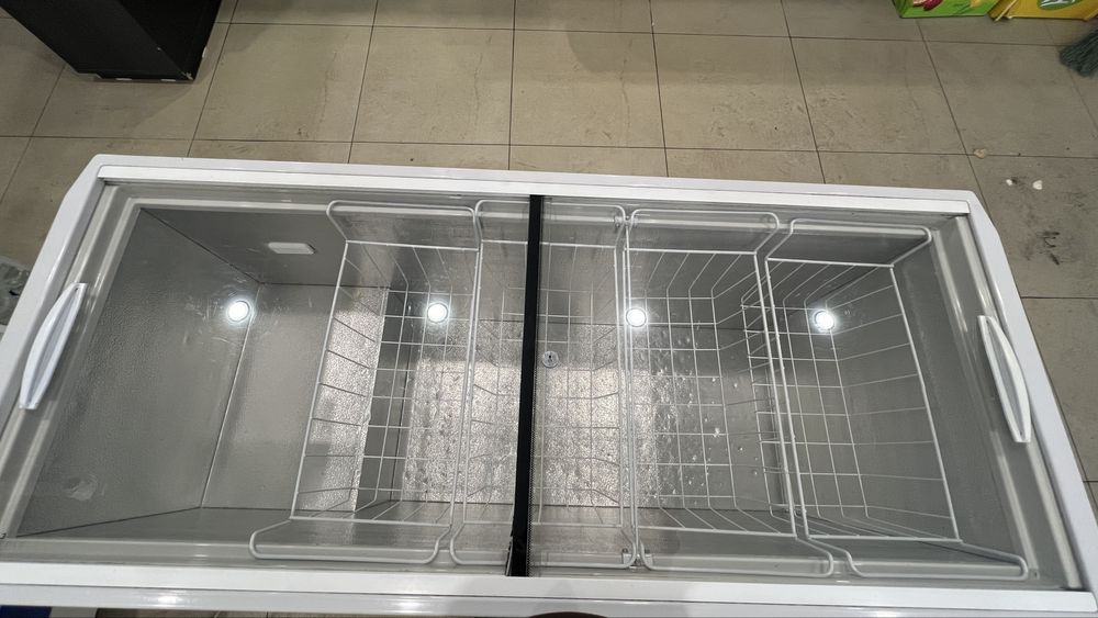 Продам холодильные витрины и холодильный ларь