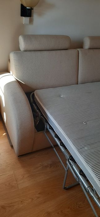 Canapea extensibilă, 200×100 cm în stare excelentă.