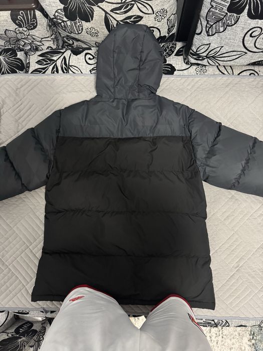 Продам куртку Nike