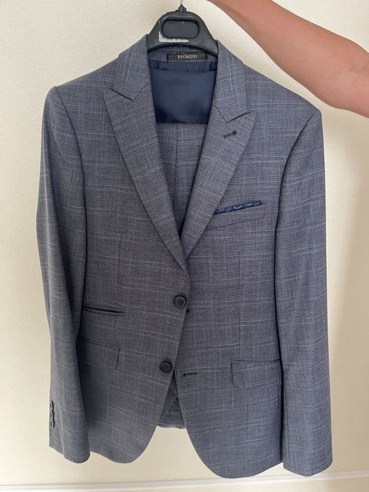 Продается костюм в клетку