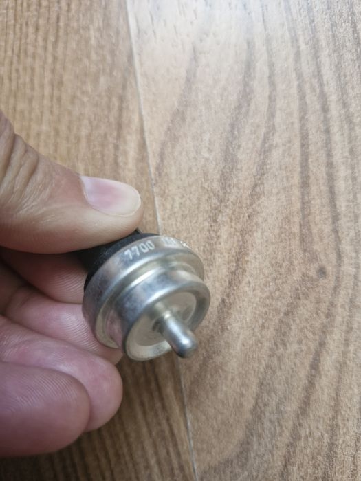 Senzor temperatură antigel Dacia Renault Nissan
