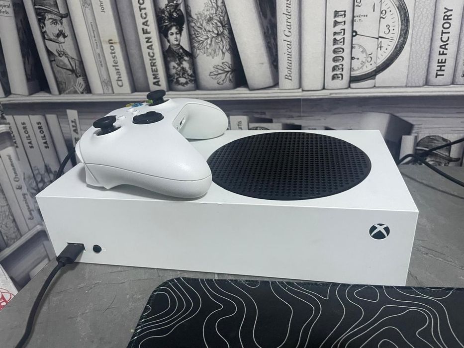 Xbox Series S в отличном состоянии
