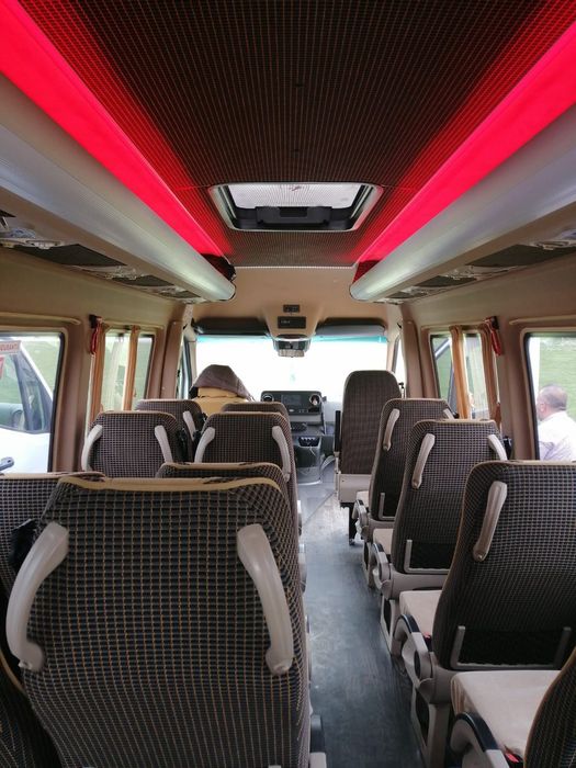 Inchiriere auto Autocare, Microbuze, Van 8 locuri