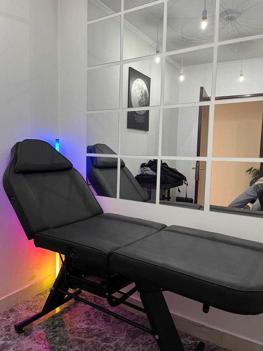 Tattoo / canapea / suport / lampă.