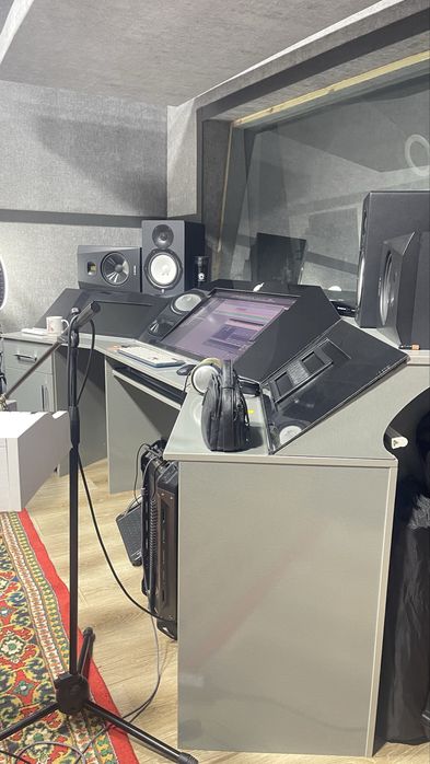 Studioni stol sotiladi