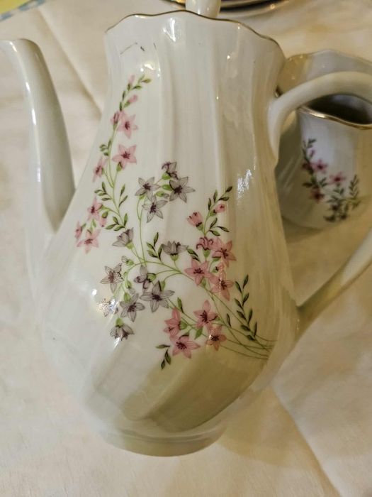 Чисто нови български порцеланови чинии и други красоти