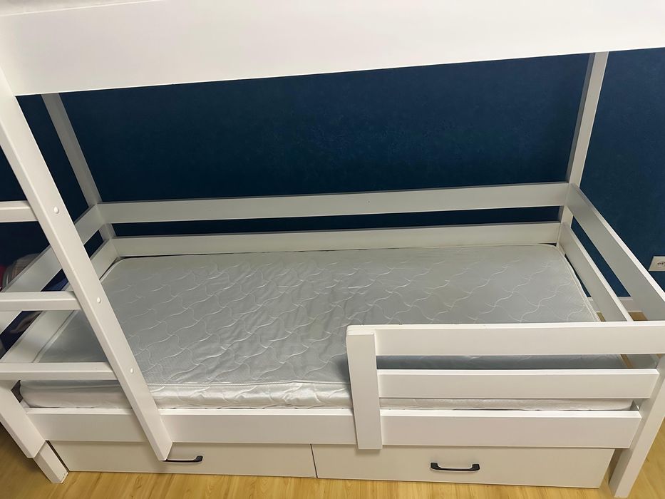 Детская кровать с детской стенкой