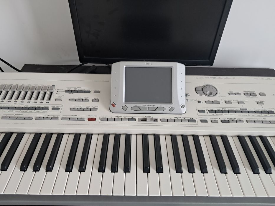 Vând korg pa2 xpro