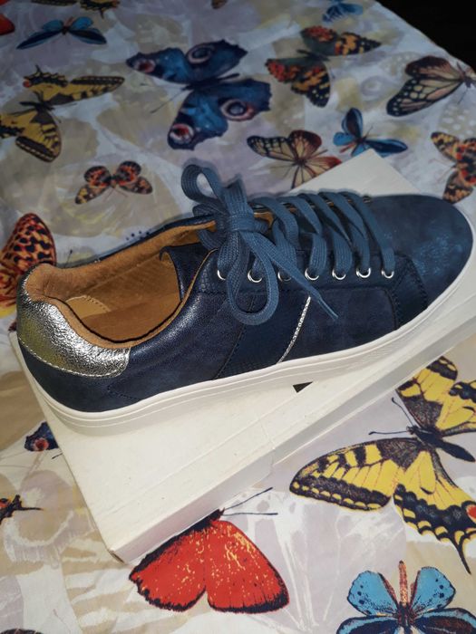 Дамски спортни обувки