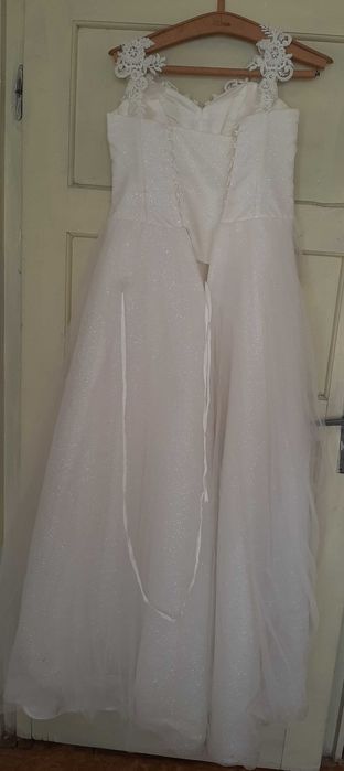 Булчинска рокля и воал