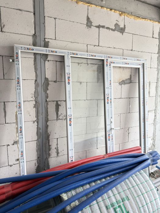 Продается рамы с дверью и стеклопакетом