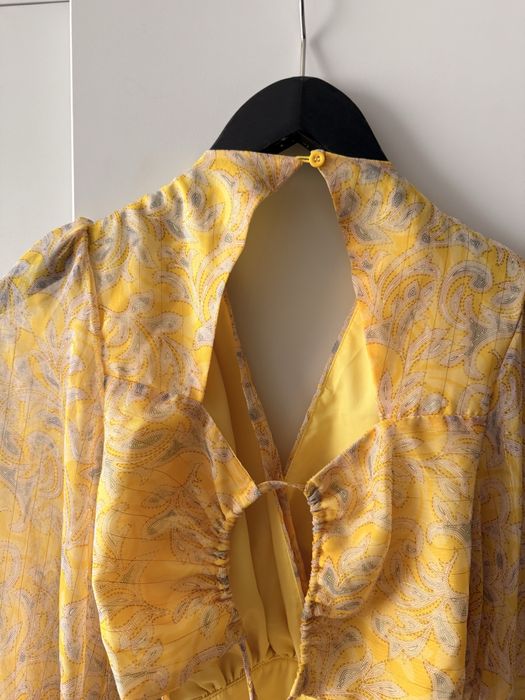 Чисто нова жълта рокля