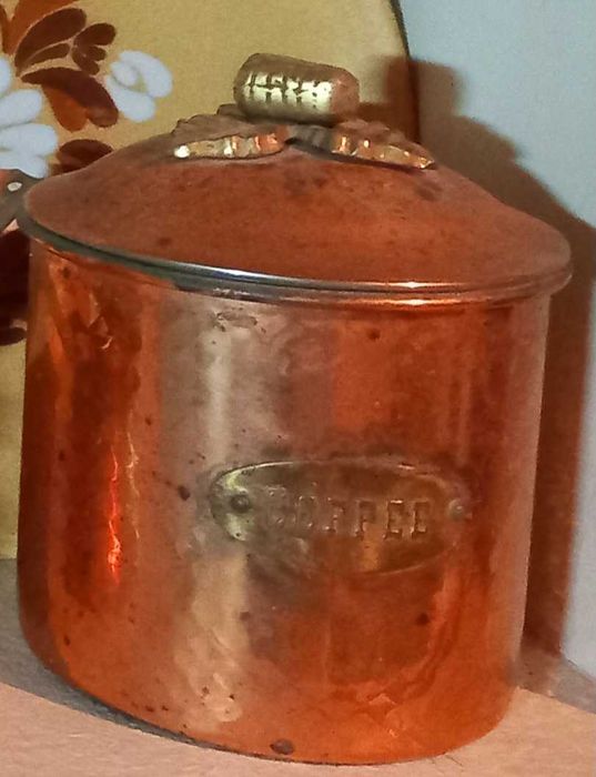 Съд за ядки, Декантер Оливерник, Съдове медни Подложки Пепелник Малта