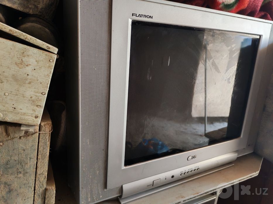 Eski televizor sotiladi