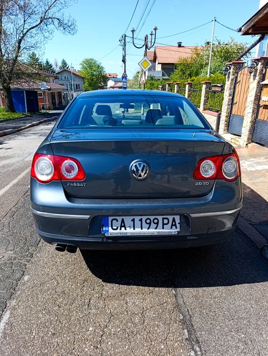 Продавам Пасат В6 2010г. 140 к.с.2000куб.