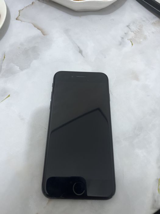 Продам айфон 7 в хорошем состояний