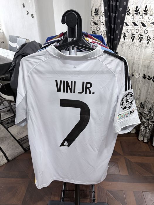 Tricouri Real Madrid cu jucatori marimea M