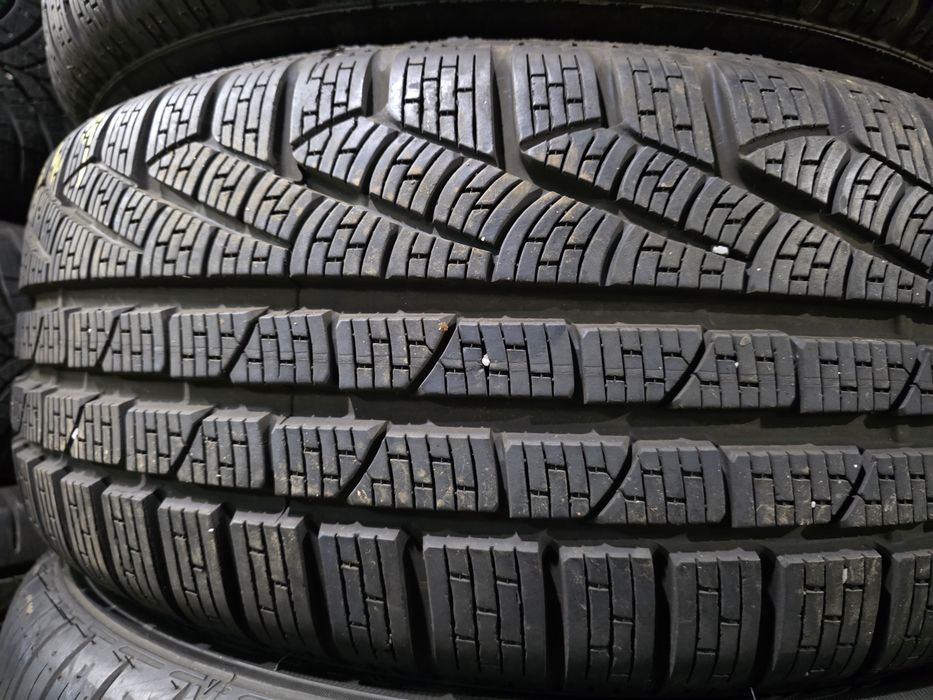 2бр Като нови зимни гуми 225 50 17 - Pirelli- DOT 2023