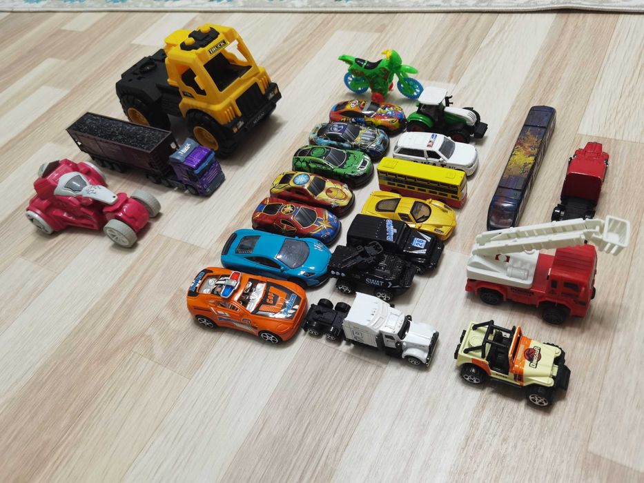 Машинки 22 шт. За 5000 тенге