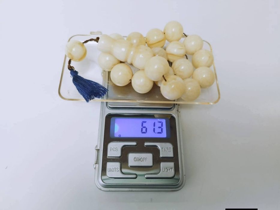 Vechi matanii rozariu din chihlimbar baltic alb butter amber natural, in stil maslina, rar