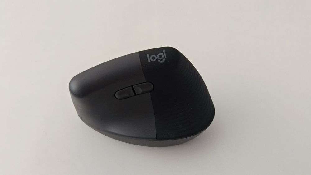 Logitech Lift ергономична мишка