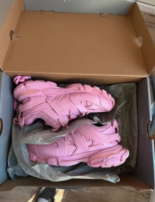 Balenciaga track