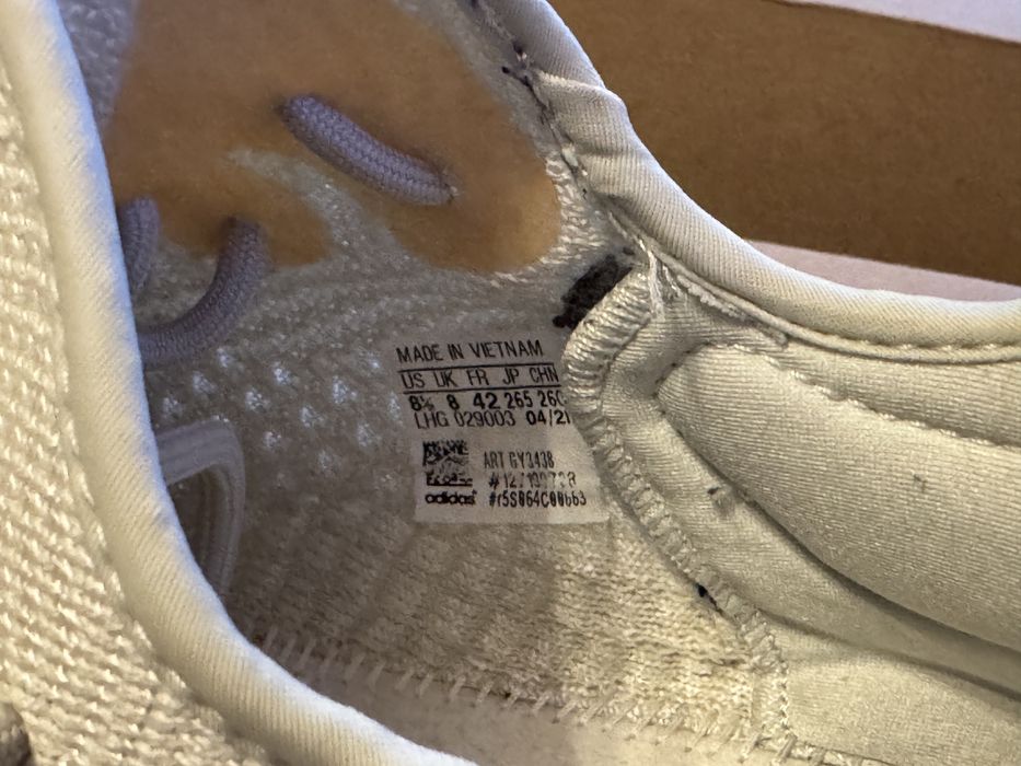 Yeezy Boost 350 v2 Light 42