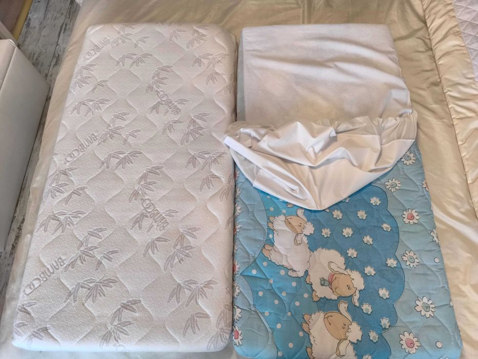 Бебешко легло 60x120CM с люлеещ механизъм и матраци