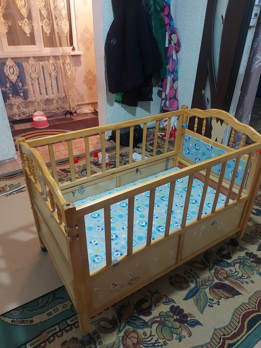 Продам манеж из дерево