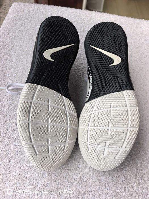 Нови футболни обувки за зала nike номер 36.5 стелка 23.5см