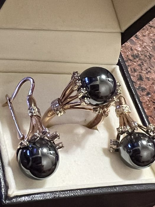 Золотой комплект "Чёрный жемчуг" с бриллиантами и гематитом