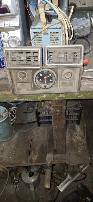 Продам центральный блок (часы) на ваз 06.07.